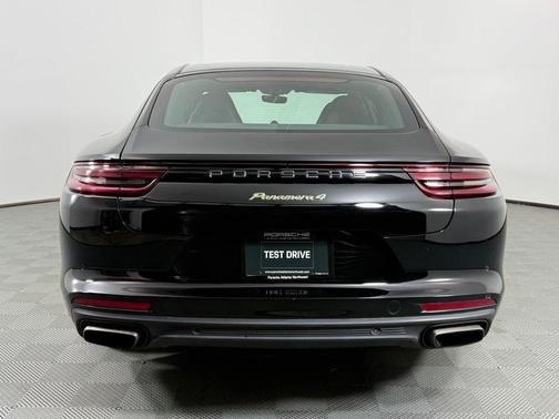 2018 Porsche Panamera 4