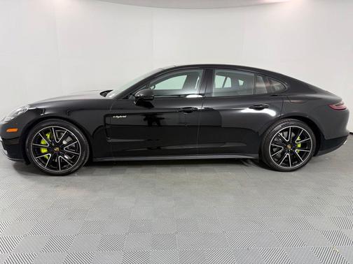 2018 Porsche Panamera 4
