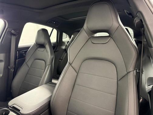 2025 Porsche Panamera Base