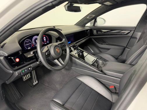 2025 Porsche Panamera GTS