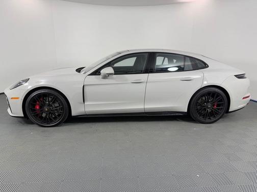 2025 Porsche Panamera GTS