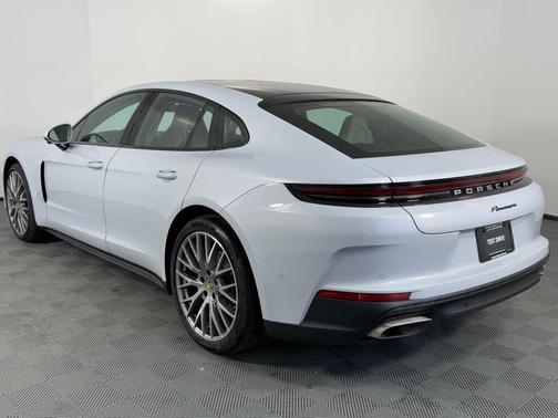 2026 Porsche Panamera Base