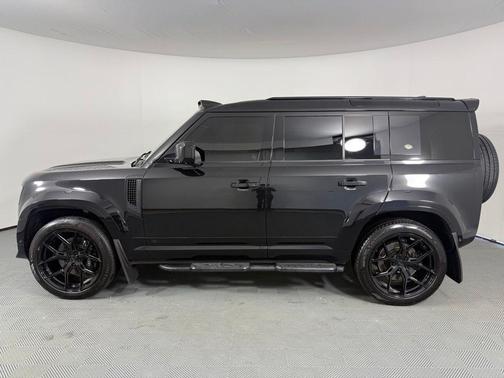 2023 Land Rover Defender 110 X-Dynamic SE