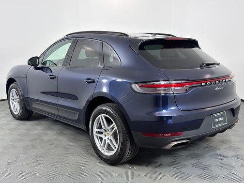 Night Blue Metallic 2021 Porsche Macan Base