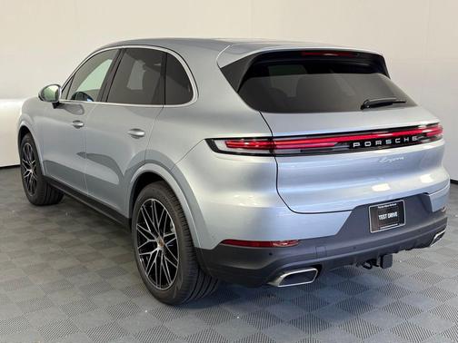 2025 Porsche Cayenne Base