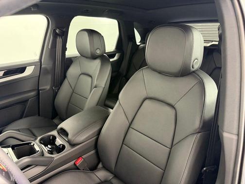 2025 Porsche Cayenne Base