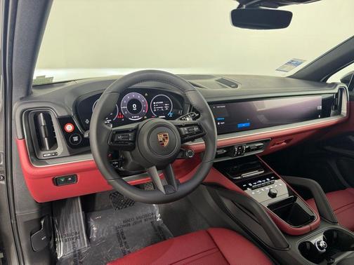 2025 Porsche Cayenne Base
