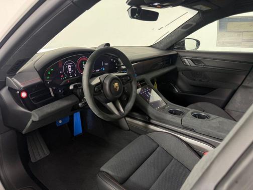 2025 Porsche Taycan GTS