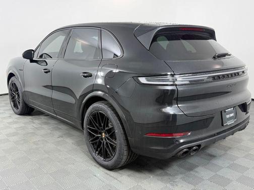 2025 Porsche Cayenne AWD