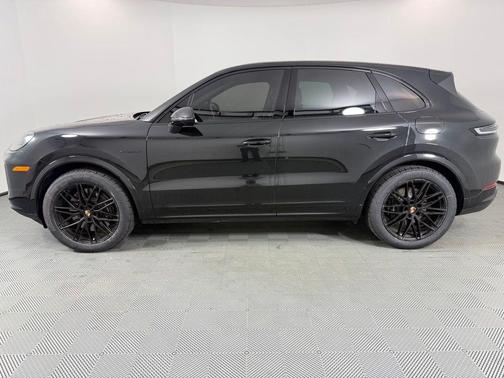 2025 Porsche Cayenne AWD