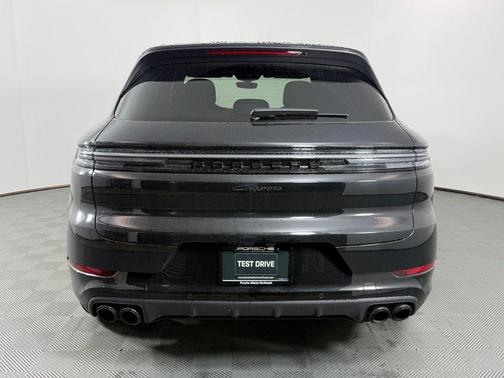2025 Porsche Cayenne AWD