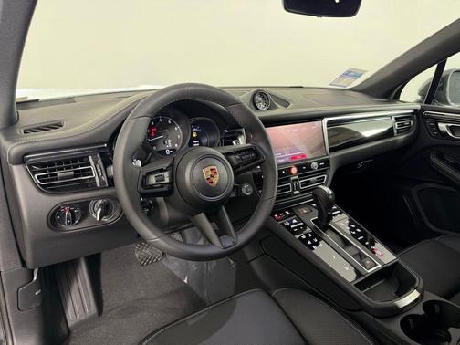 2025 Porsche Macan T