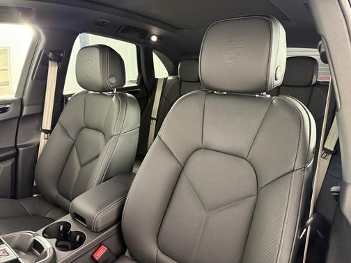 2025 Porsche Macan T