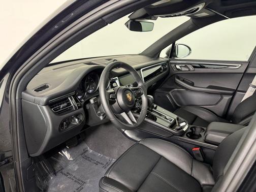 2025 Porsche Macan T