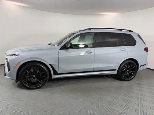 Brooklyn Gray Metallic 2026 BMW X7 M60i