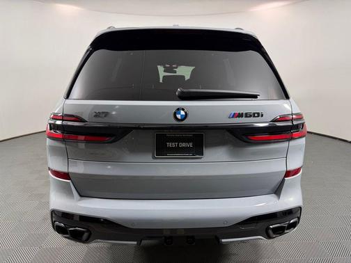 Brooklyn Gray Metallic 2026 BMW X7 M60i