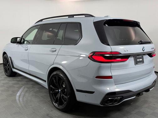 Brooklyn Gray Metallic 2026 BMW X7 M60i