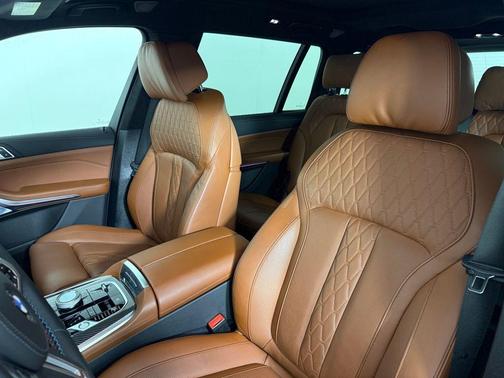 Brooklyn Gray Metallic 2026 BMW X7 M60i