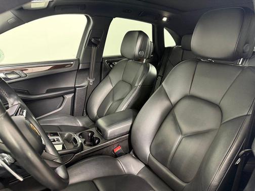 2022 Porsche Macan Base