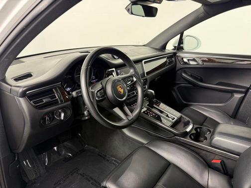 2022 Porsche Macan Base