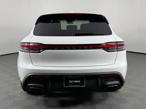 2022 Porsche Macan Base
