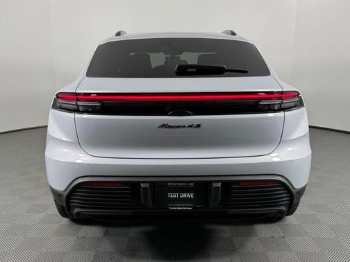 2025 Porsche Macan 4S