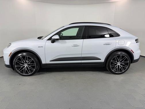 2025 Porsche Macan 4S