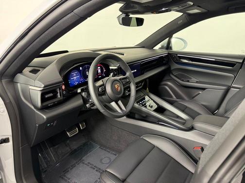 2025 Porsche Macan 4S