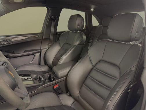 2025 Porsche Macan S