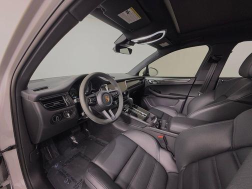 2025 Porsche Macan S