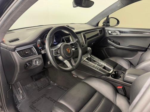 2018 Porsche Macan Turbo