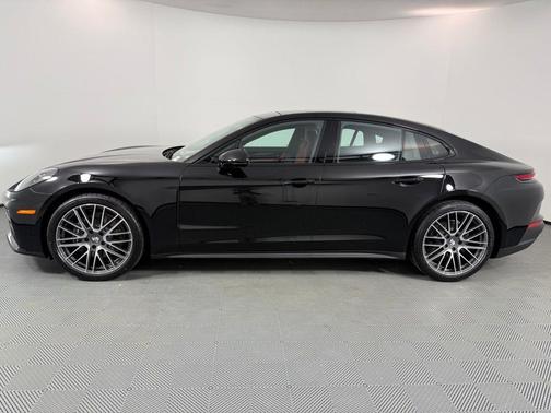 2025 Porsche Panamera Base