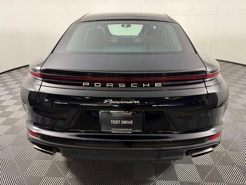 2025 Porsche Panamera Base