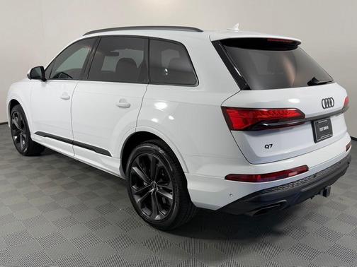 2025 Audi Q7 55 Premium Plus