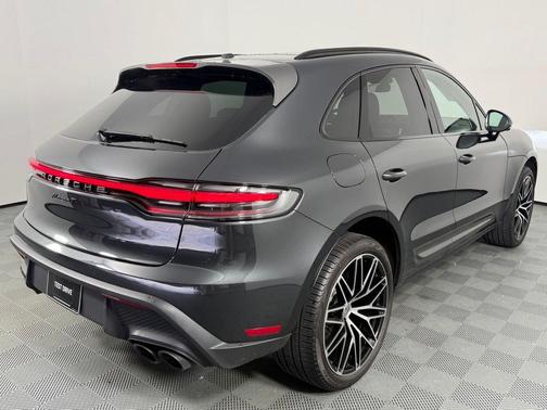 2025 Porsche Macan T