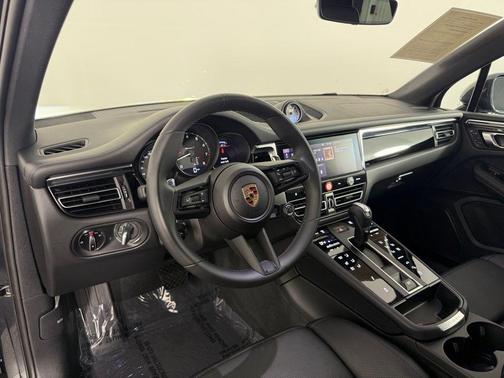 2025 Porsche Macan T