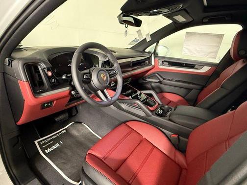 2025 Porsche Cayenne Base