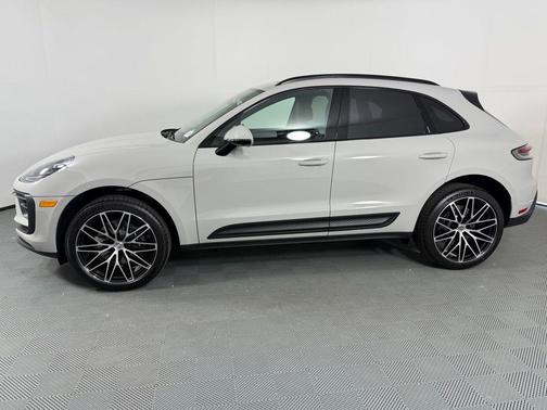 2025 Porsche Macan Base