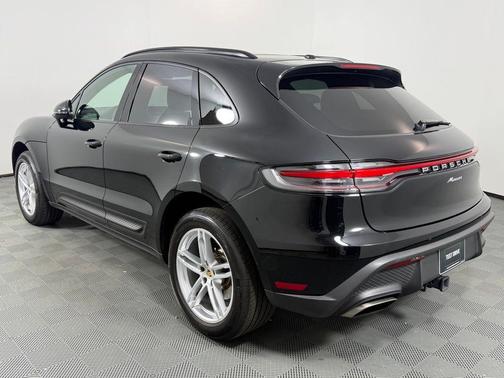 2022 Porsche Macan Base