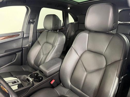 2022 Porsche Macan Base