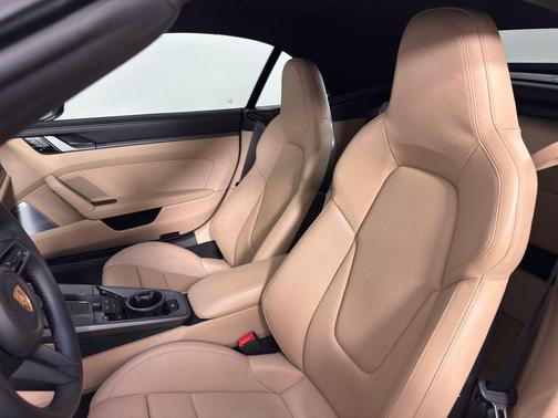 Jet Black Metallic 2020 Porsche 911 Carrera S