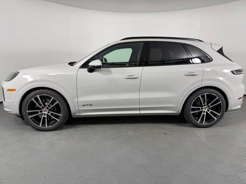 2026 Porsche Cayenne GTS
