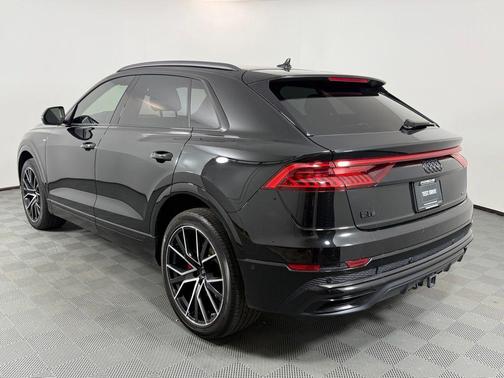 Mythos Black Metallic 2023 Audi Q8 55 Premium Plus