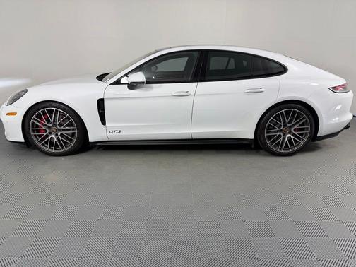 2022 Porsche Panamera GTS