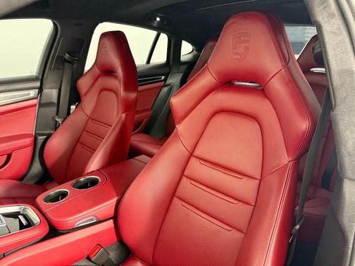 2022 Porsche Panamera GTS