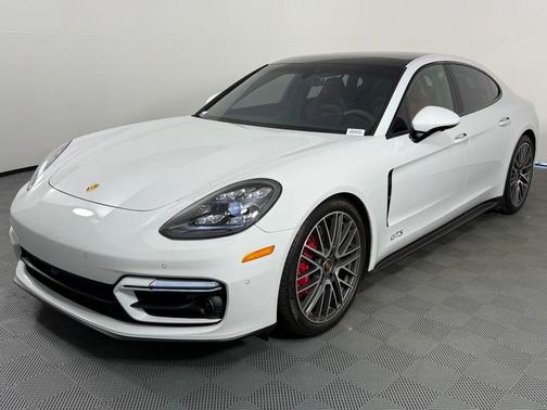 2022 Porsche Panamera GTS