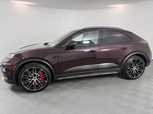 Copper 2025 Porsche Macan Turbo