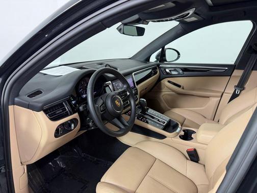 Volcano Grey Metallic 2023 Porsche Macan Base