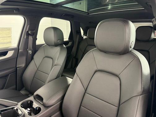 2025 Porsche Cayenne Base