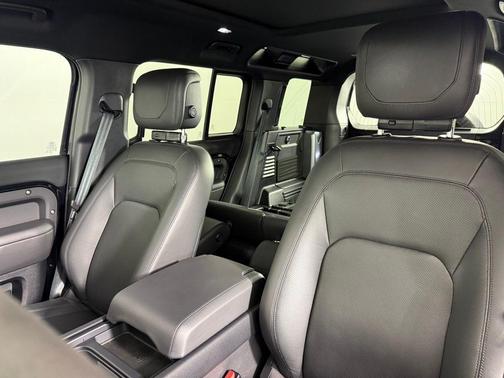 2024 Land Rover Defender P525 V8